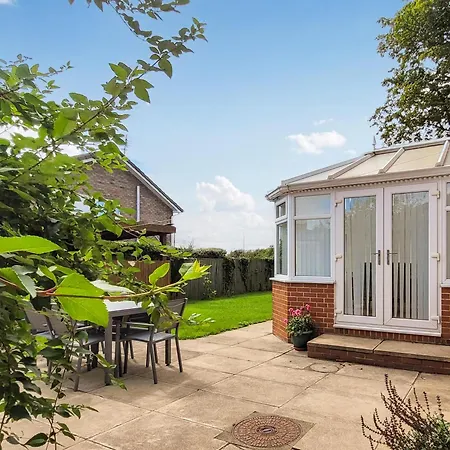 Holiday home Askham House